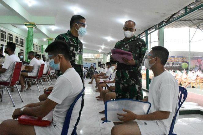 Danrem 042/Gapu Brigjen TNI M. Zulkifli mendampingi Tim Wasgiat Seleksi Penerimaan Cata PK TNI AD Gel II tahun 2021 di Balai Prajurit Makorem 042/Gapu Jambi, Rabu (13/10/21). FOTO : Penrem.