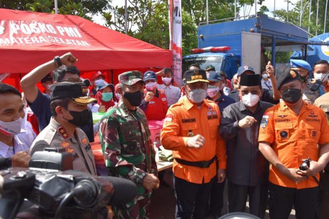 Pangdam II/Sriwijaya Mayjen TNI Agus Suhardi, menghadiri Apel Kesiapsiagaan Personel dan Perlengkapan Penanggulangan Bencana Alam bertempat di Lapangan Tembak Jakabaring, Kota Palembang, Selasa (16/11/2021). FOTO : PENDAM II/SWJ