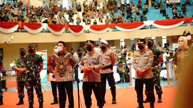 Pangdam II/Sriwijaya Bersama Gubernur Dan Kapolda Sumsel Dampingi Kapolri Tinjau Vaksinasi Massal Di Wilayah OKI