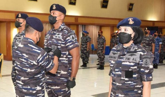 Wadan Kodiklatal Laksamana Muda TNI Agus Hariadi membuka program Diklapa TNI AL Angkatan XXXI, Dikmatra I dan Dikaplikasi I Tahun 2022 di Gedung Moeljadi Kesatrian Kodiklatal Bumimoro Surabaya, Jumat, (11/2/2022). FOTO : DISPENAL