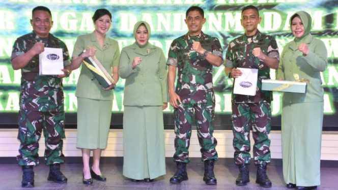 Komandan Korem 044/Gapo Brigjen TNI M. Naudi Nurdika S.I.P M.Si M.Tr (Han), menghadiri acara Serah Terima Jabatan (Sertijab) 4 orang Pamen Kodam II/Swj, Senin (7/2/2022) : FOTO ; PENREM 044/GAPO