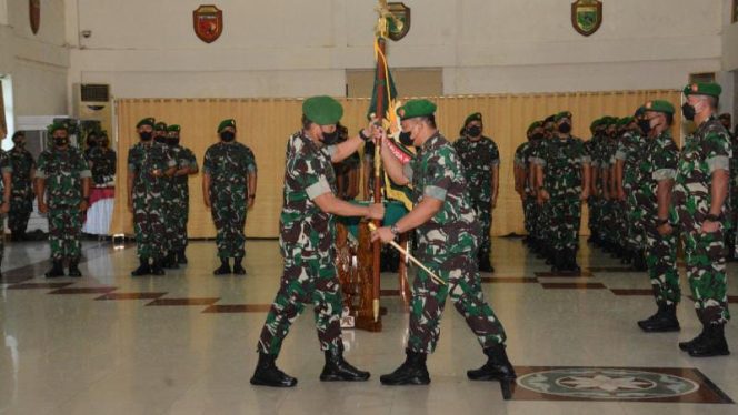 Panglima Kodam II/Sriwijaya Mayjen TNI Agus Suhardi, memimpin langsung Acara Sertijab dan Lepas Sambut Tiga Pejabat jajaran Kodam II/Swj di Gedung Sudirman Makodam II/Sriwijaya Jln. Jenderal Sudirman KM 2,5 Palembang, Selasa (15/2/2022). FOTO : PENDAM II/SWJ