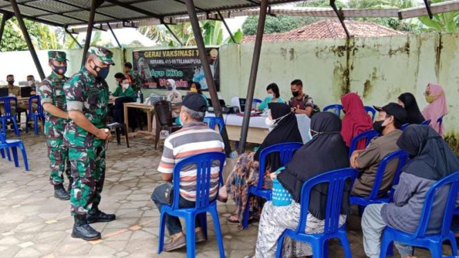 Dandim 0415/Jambi Bagikan Voucher Kepada Warga Yang Divaksin Di Semua Gerai (**)