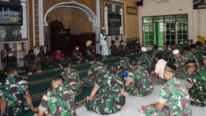 Korem 042/Gapu peringati Isra Mi”raj Nabi Muhammad SAW 1443, di Masjid At Taqwa Makorem 042/Gapu. Jambi.**