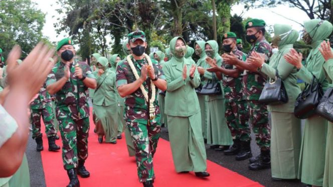 Danrem 045/Gaya Kolonel Inf Ujang Darwis saat Lakukan Kunjungan Perdana Ke Kodim Bangka. (PENREM 045)
