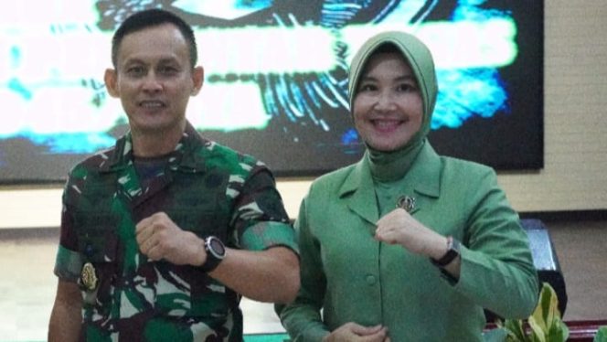 Danrem 045/Gaya Kolonel Inf Ujang Darwis, MDA., dan Isteri./ISTIMEWA/PENREM 045 GAYA
