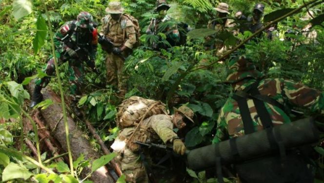 Yonif Para Raider 330 Kostrad Dan US Army Gelar Latihan Patroli. (PUSPEN TNI)