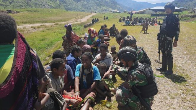 Foto suasana hari pasar di Distrik Mbua Kabupaten Nduga. (Pendam XVII/Cenderawasih)