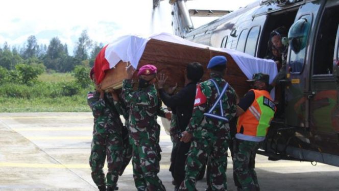 Proses evakuasi Personel Satgas Muara dan Perairan/Mupe Korps Marinir, korban penyerangan KST (26/3) dari Distrik Kenyam, Kab. Nduga, telah dilaksanakan evakuasi dan telah tiba di Bandara Mozes Kilangin Timika dengan menggunakan Helikopter milik TNI AU. (FOTO/PENDAM CENDERAWASIH)