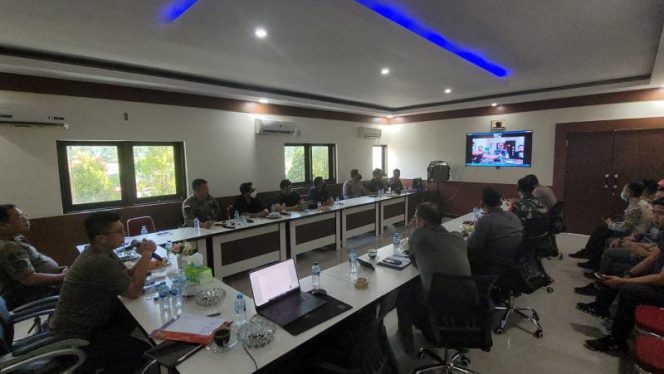 TNI-Polri Gelar Rapat Rencana Evakuasi 8 Jenazah Karyawan PT PTT Korban Kekejaman Gerombolan KST di Papua/**