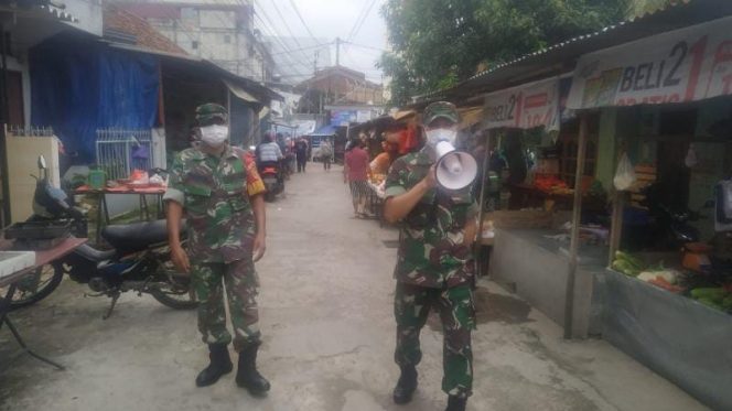 Babinsa Koramil 415-12/Pasar Jambi ajak masyarakat untuk vaksin (**), 