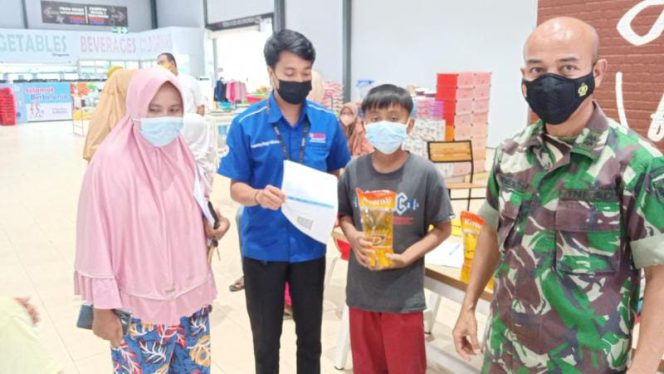 Gelar Serbuan Vaksinasi, Koramil Telanaipura Bagikan Voucher Dan Doorprize Minyak Goreng Murah.**