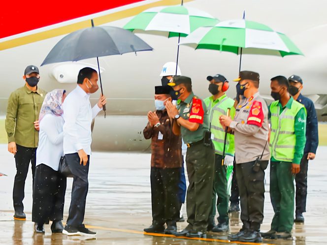 Pangdam II/Sriwijaya Mayjen TNI Agus Suhardi menyambut dan memimpin Pengamanan VVIP Kunjungan Kerja (Kunker) Presiden RI Joko Widodo ke Provinsi Jambi (SRIWIJAYADAILY/PENDAM SRIWIJAYA)
