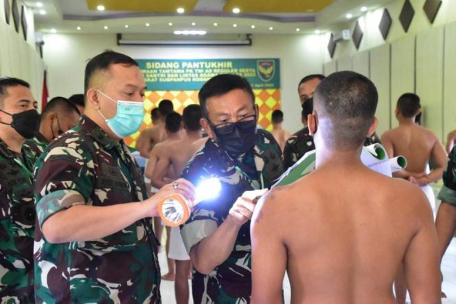Pangdam II/Sriwijaya Mayjen TNI Agus Suhardi Pimpin Sidang Penerimaan Cata Reguler Serta Khusus Santri Dan Lintas Agama Gelombang I TA 2022
