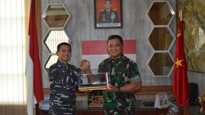 Danrem 042/Garuda Putih Brigjen TNI Supriono. S.IP., M.M menerima kunjungan silaturahmi Komandan Pangkalan TNI AL (Danlanal) Palembang Kolonel Laut (P) Widyo Sasongko, S.E., M. Tr. Hanla (SRIWIJAYADAILY/PENREM GAPU)
