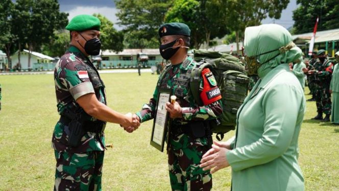 Pangdam XVII/Cenderawasih Mayjen TNI Teguh Muji Angkasa, S. E., M.M., Pimpin Upacara Penerimaan Satgas Pamtas Kewilayahan Yonif RK 751/VJS. / FOTO : PENDAM CENDERAWASIH