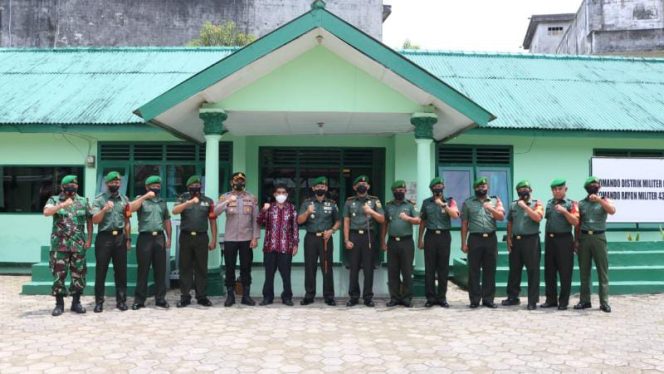 Danrem 045/Gaya Sambangi Koramil Sungai Selan dan Koramil Jebus./ FOTO : PENREM 045 GAYA