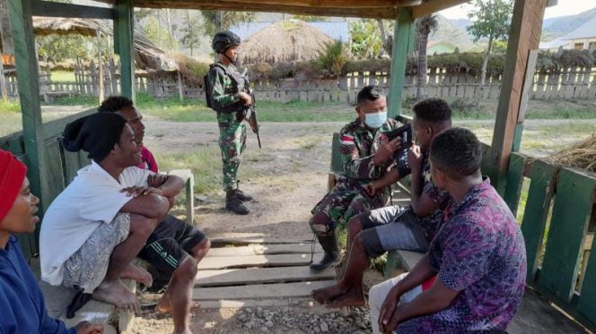 Pos Bolakme Satgas Pamtas RI-PNG Kewilayahan Kab Yalimo Yonif Raider 142/KJ melaksanakan kegiatan Sabtu Sehat  untuk warga Distrik Bolakme. / FOTO : PEN SATGAS YONIF R 142