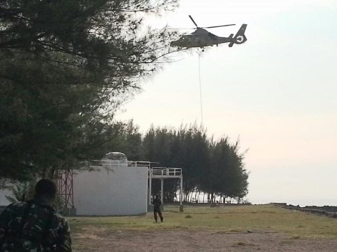 Danpuspenerbal Tinjau Latihan Pemantapan Rescuer 2022 Di Perairan Paiton/ Foto : Dispenal