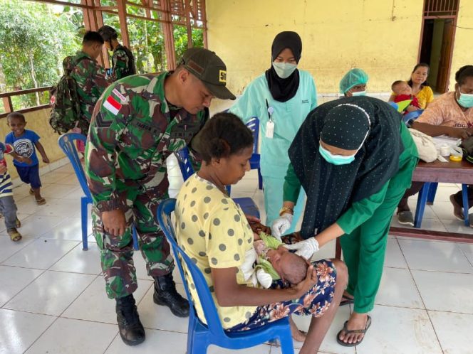 Wujudkan Anak Sehat, Ini Aksi Satgas Yonif 511/DY Di Merauke (Foto. Pendam XVII/Cenderawasih).