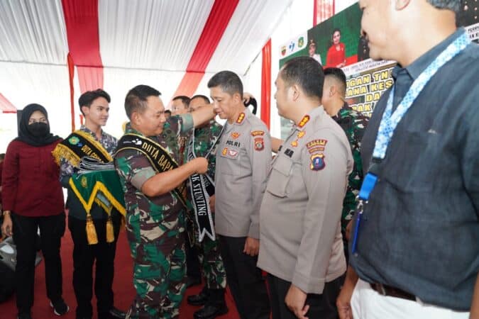 Kasad Kukuhkan Bapak dan Bunda Asuh Anak Stunting Kota Medan (Foto. Istimewa) 