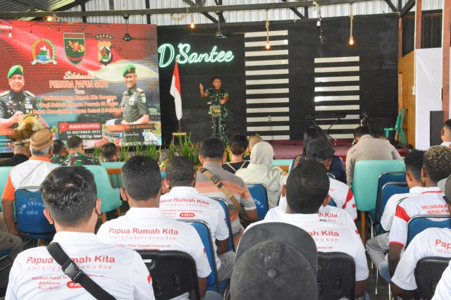 Kasdam XVII/Cenderawasih Brigjen TNI R. Sidharta Wisnu Graha, S.E. menghadiri silaturahmi Pemuda Papua Satu di Kota Jayapura. ( Foto. Pendam XVII/Cenderawasih)