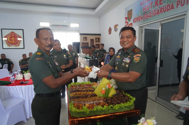 Peringati HUT Ke-63, Korem 042/Gapu Gelar Syukuran Secara Sederhana (Penrem042gapu)