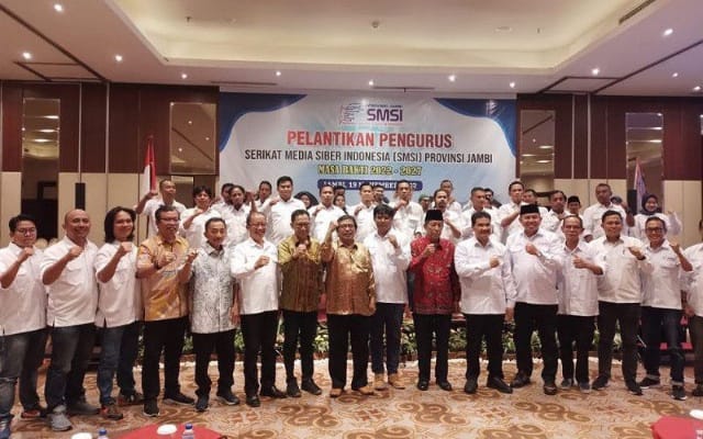 Foto bersama jajaran pengurus SMSI Jambi dengan Wakil Gubernur Jambi (Dok SMSI)