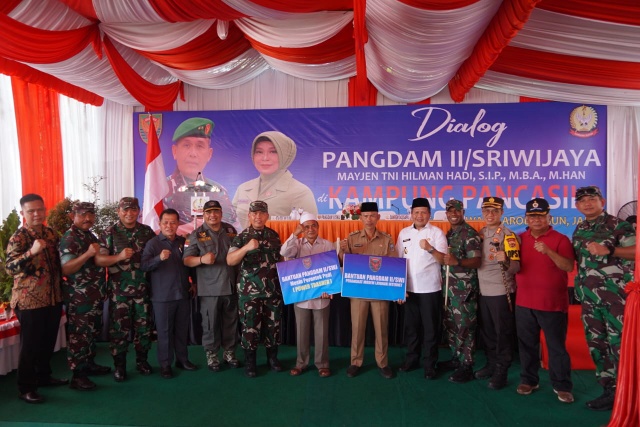 Kunjungi Kampung Pancasila, Pangdam II/Swj Ajak Masyarakat Selalu Rukun dan Harmonis (FOTO : IST) 
