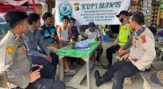 Kanit Reskrim Polsek Betara IPDA Dolly Dongoran saat Kegiatan Jumat Curhat-Kopi Manis dengan Warga di sekitaran SPBU Desa Muntialo Kec. Betara, Jumat (30/12/22). FOTO : Polsek Betara