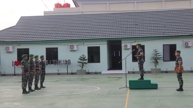 Dandim 0419/Tanjab Letkol Kav Muslim Rahim Tompo SH., M.Si saat memimpin acara Korp Raport masuk satuan/ FOTO : RED/IST