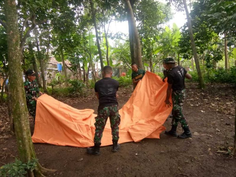 Yonif Raider 300 Bantu BNPB Dirikan Tenda di Puluhan Sekolah Pasca Gempa Cianjur/ FOTO : IST