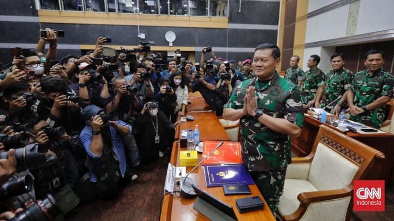 KSAL Laksamana Yudo Margono saat menjalani uji kelayakan dan kepatutan calon panglima TNI pengganti Jenderal Andika Perkasa di Komisi I DPR, Jakarta, Jumat (2/12). (CNN Indonesia/Adhi Wicaksono)
