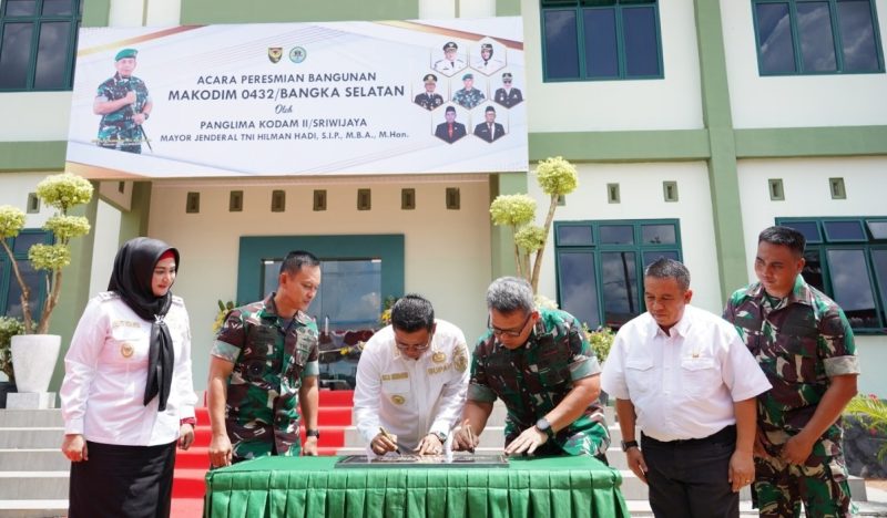 Panglima Kodam II/Sriwijaya, Mayor Jendral TNI Hilman Hadi, S.I.P., M.B.A., M.Han., meresmikan Markas Komando Distrik Militer (Kodim) 0432/Bangka Selatan (Basel), Provinsi Kepulauan Bangka Belitung, Rabu (7/12/2022). / FOTO : IST