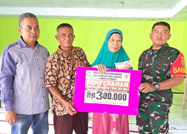 Pastikan Tepat Sasaran, Sertu Sudi Armadi Dampingi Penyaluran BLT DD Desa Suka Makmur