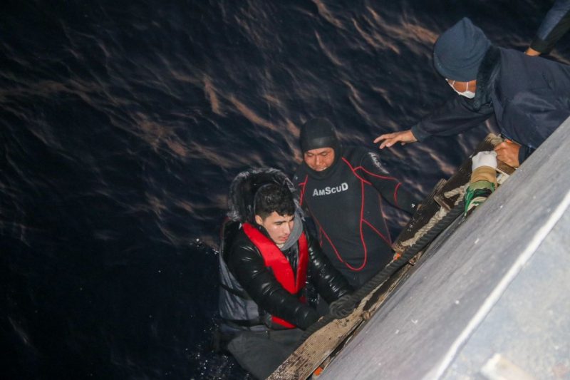 On Task Perdana, Aksi Heroik Satgas MTF XXVIII-N/UNIFIL Evakuasi Korban Kapal Tenggelam Di Laut Mediterania