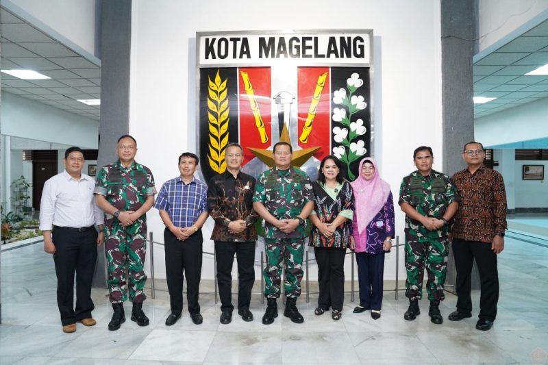 Panglima TNI Laksamana Yudo Margono meninjau kantor Pemkot Magelang, Minggu (29/1/2023). (Foto: dok. istimewa)