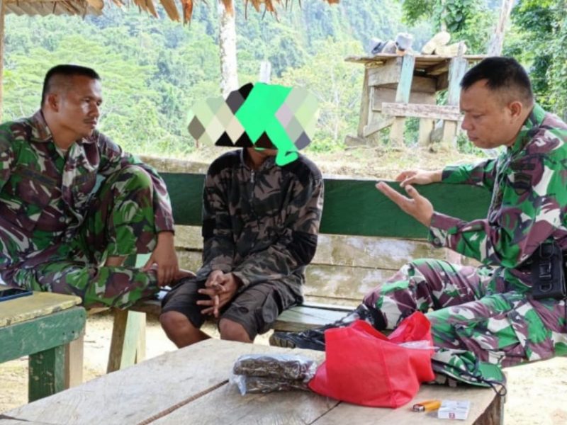 500 Gram Ganja Siap Edar Berhasil Diamankan Satgas Pamwiltasrat RI-PNG Yonif 132/BS/ FOTO : dok. Puspen TNI