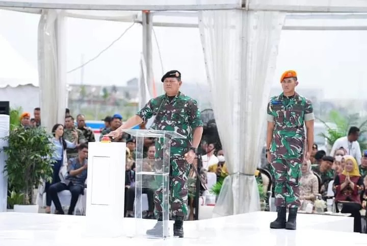 Panglima TNI Laksamana TNI Yudo Margono, S.E., M.M., meresmikan Monumen Patung Jenderal Besar Soedirman, bertempat di Area CBD Pantai Indah Kapuk (PIK) 2, Tangerang, Jumat (3/2/2023)./ FOTO : Dok. Puspen TNI