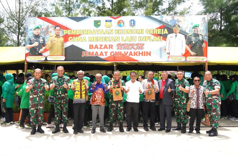 Pangdam XVII/Cenderawasih Mayjen TNI Muhammad Saleh Mustafa  menghadiri kegiatan Pemberdayaan Ekonomi Gereja di GKI Yakhin Kampung Below Sentani, Jayapura, Minggu (5/2/2023)./ FOTO : Dok. Pendam XVII/Cen