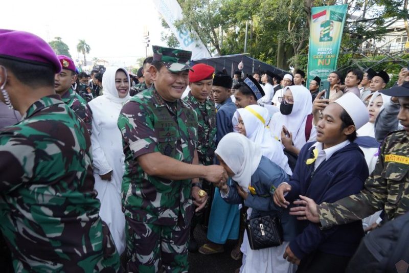 Panglima TNI Laksamana TNI Yudo Margono, S.E., M.M., menghadiri Peringatan Satu Abad Nahdlatul Ulama (NU) di Stadion Gelora Delta Sidoarjo pada Selasa (7/2/2023)./ FOTO : Puspen TNI