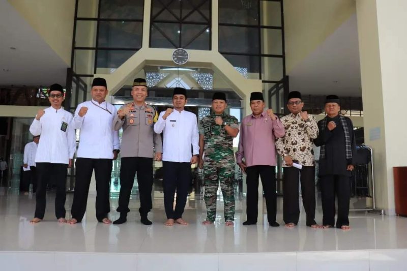 Dandim 0309/Solok bersama Unsur FKPD  Hadiri Peringatan Isra' Mi'raj 1444 H Di Majid Agung Al Muhsinin/ FOTO : Istimewa
