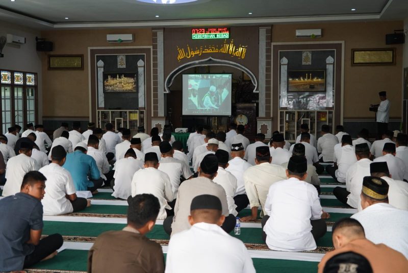 Prajurit dan PNS Korem 042/Gapu Ikuti Istighosah Kubro Secara Virtual/ FOTO : Istimewa