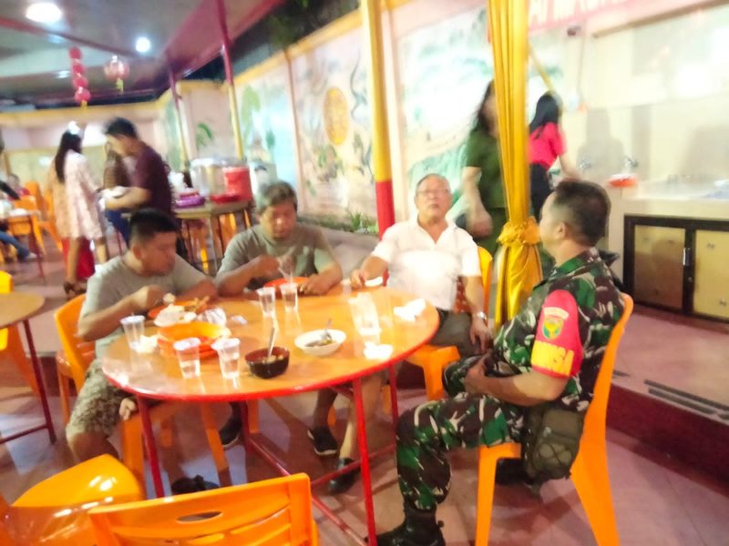 Babinsa Talang Jauh Rangkul Toga Khonghucu Melalui Komsos  / FOTO : Istimewa