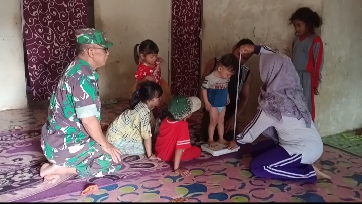 Percepat Penurunan Stunting, Babinsa Koramil Tungkal Ulu Lakukan Pendampingan di Wilayah Binaannya/ FOTO : Dok. Sterdimtanjab