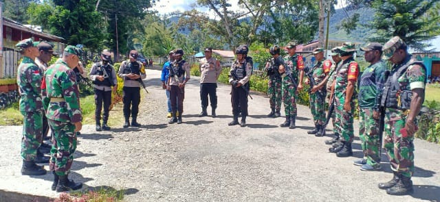 Satgas Yonif Raider 142/Kj Kedepankan Sinergitas Selesaikan Permasalahan Masyarakat Kelila/ FOTO : Pendam II/Swj