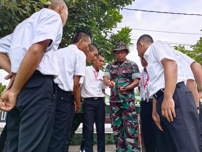Pasiter Kodim Jambi Beri Materi Navigasi Darat/ FOTO : Dok. siterdim0415jambi