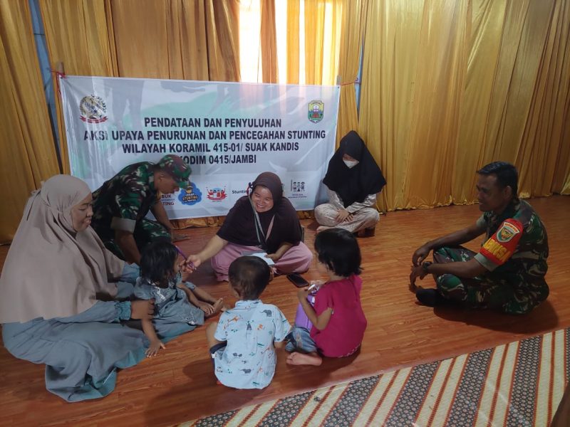 Tekan Angka Stunting, Babinsa Bersama PKM Gencar Sosialisasikan Pencegahannya/FOTO : Dok. siterdim0415jambi
