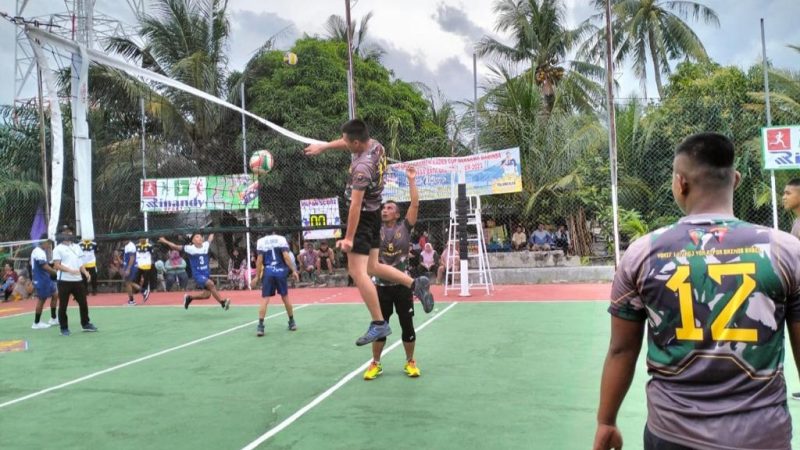 Tim Gabungan Yonif 147 dan Brimob Polda Babel Meriahkan Turnamen Bola Voli Kades Beriga Cup 2023/FOTO : Pendam Sriwijaya