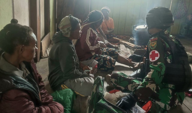 Satgas Yonif 143/TWEJ Galakkan Pola Hidup Sehat Warga Pedalaman Papua/ FOTO : Dok. Pendam II/Swj